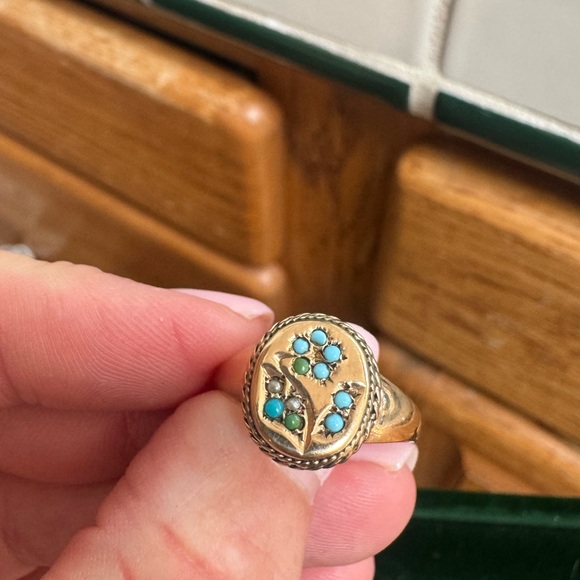 Jewelry - Antique 9k gold signet ring with seed pearls and turquoise flower